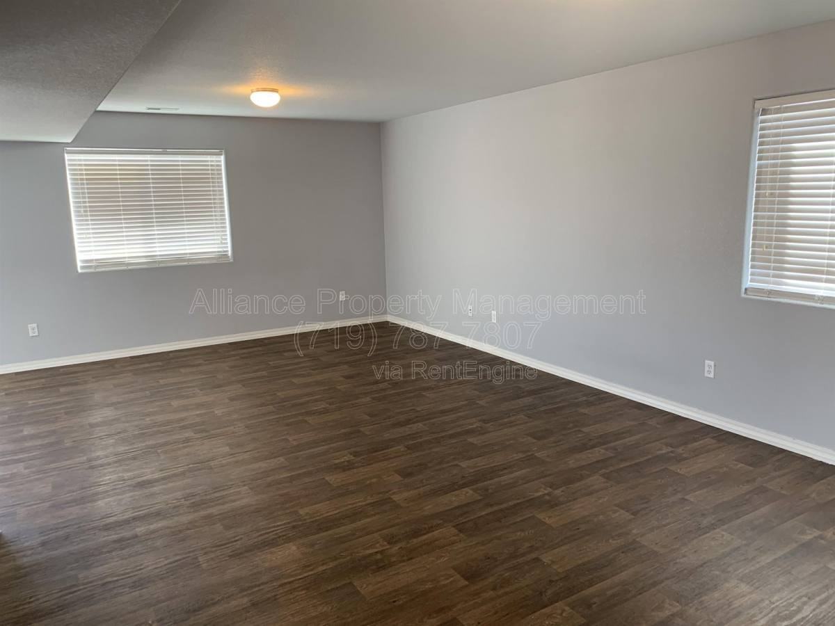 3875 Reindeer Cir - Photo 4 of 10