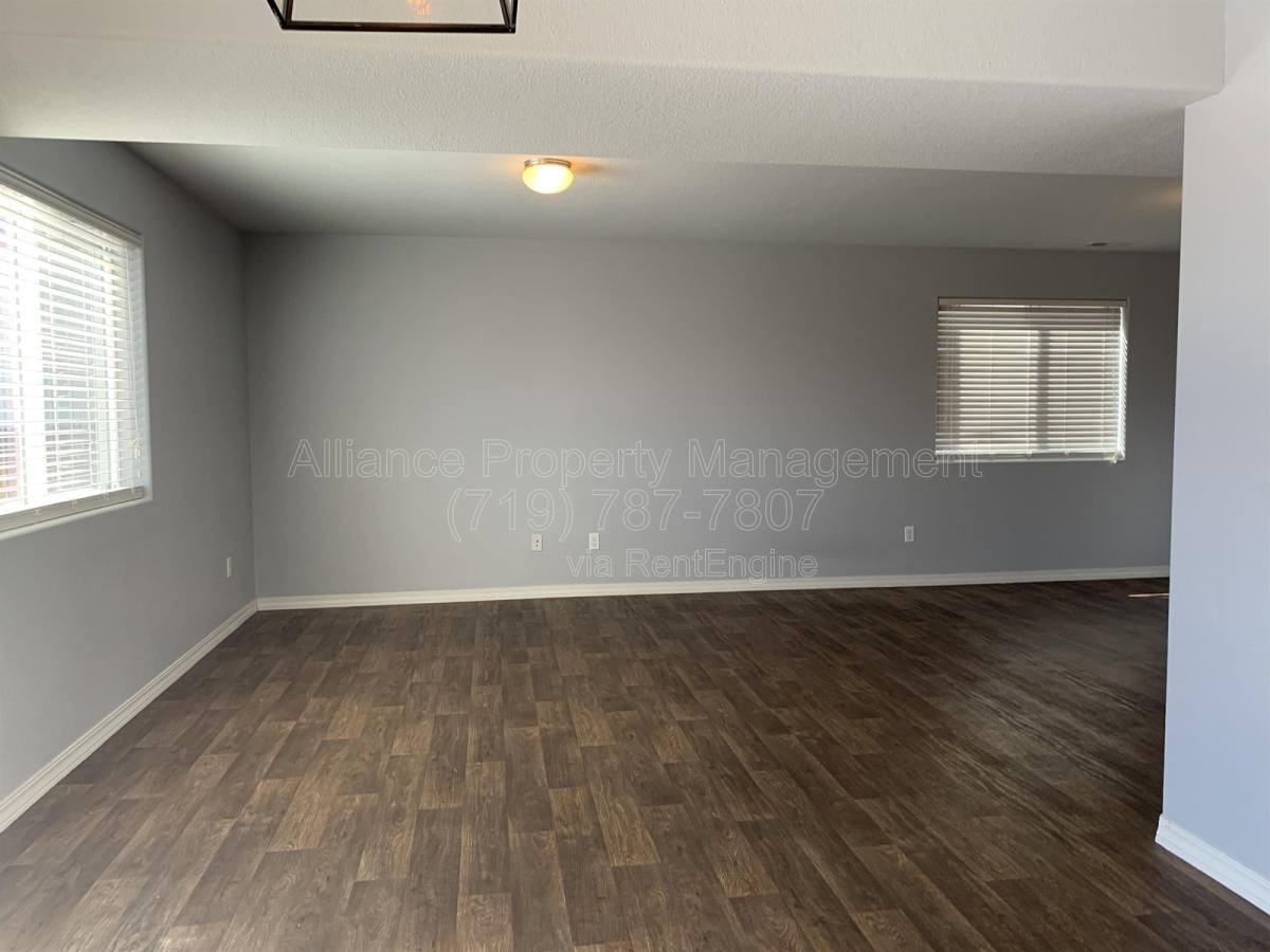 3875 Reindeer Cir - Photo 5 of 10