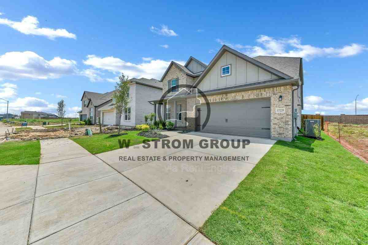 17229 Oxborough Dr - Photo 3 of 10