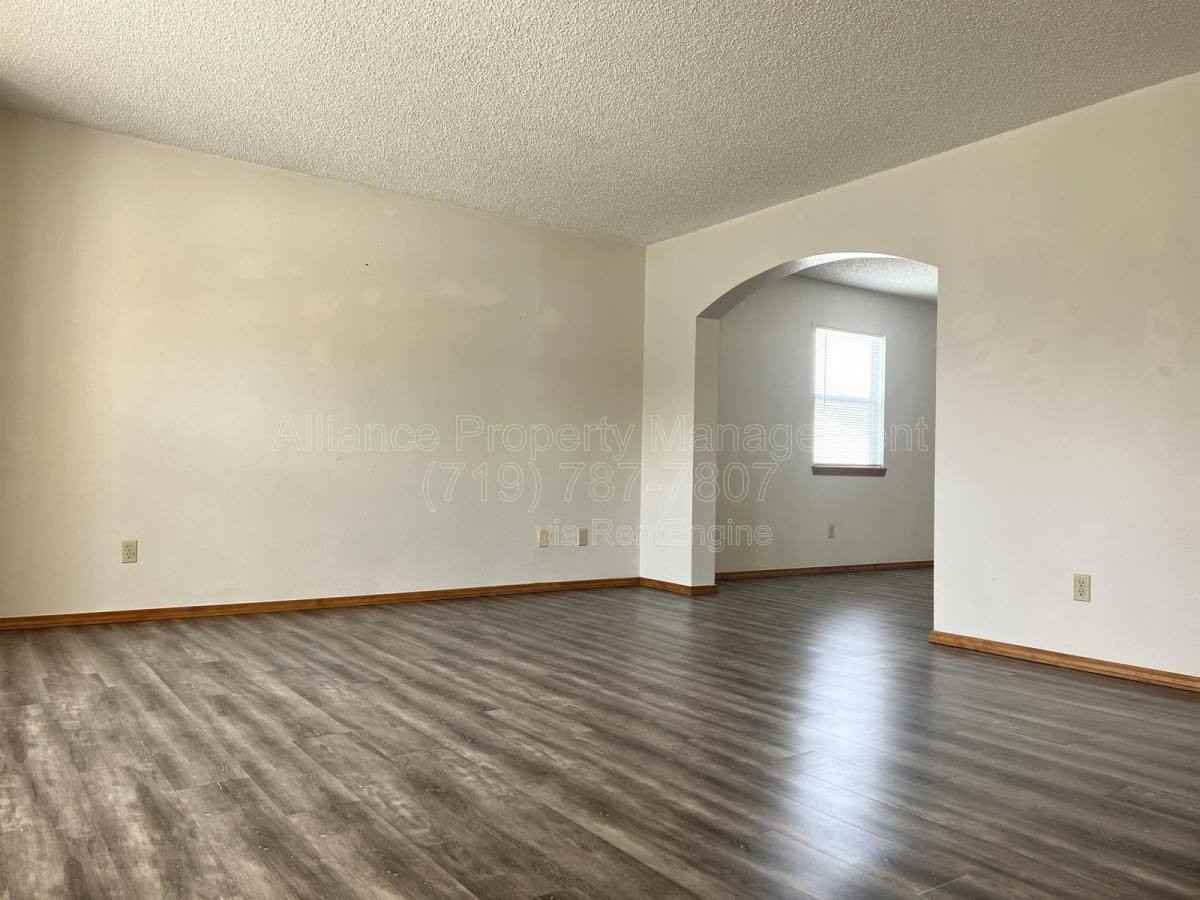 6436 Peak Vista Cir - Photo 2 of 10