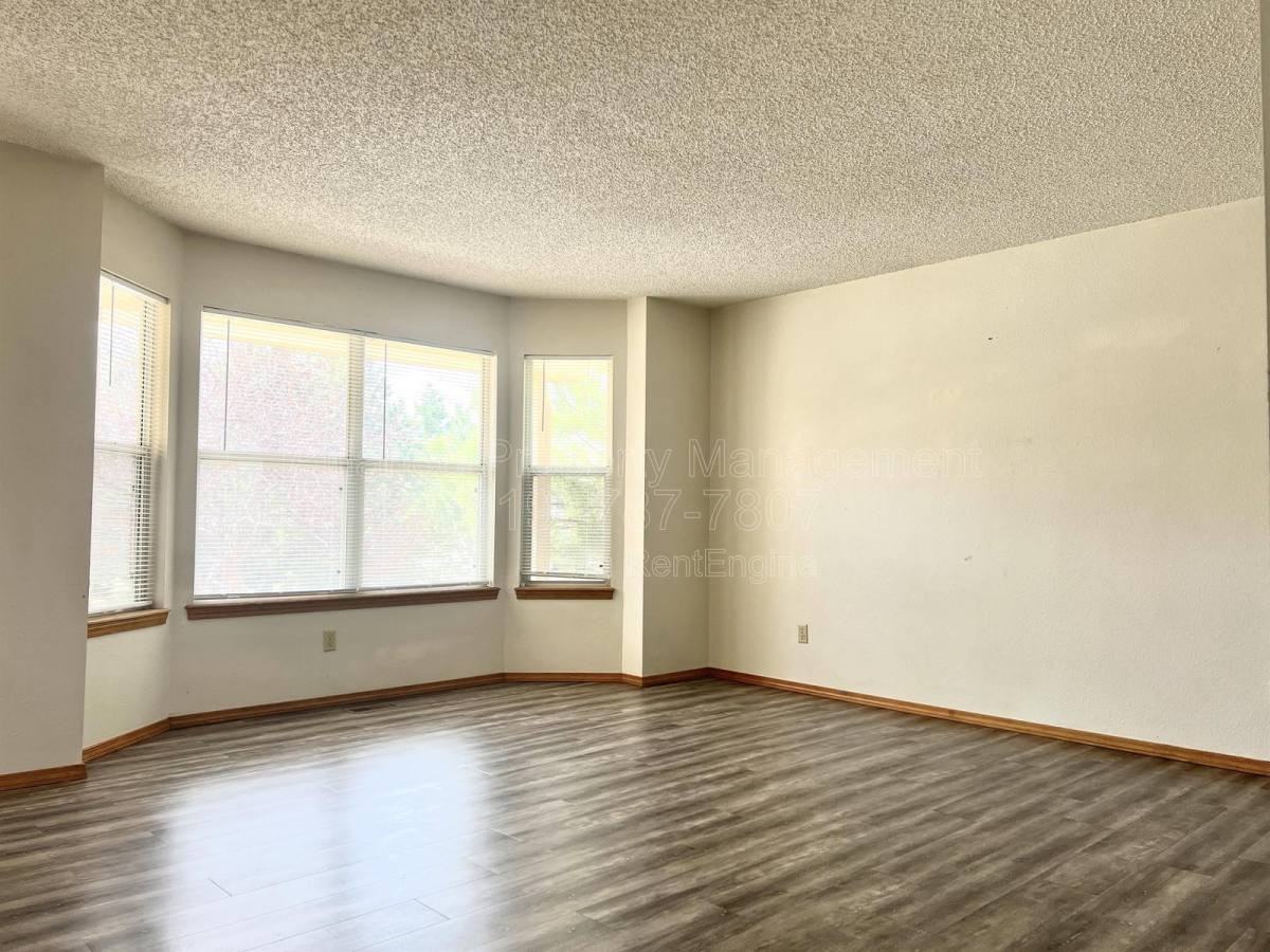 6436 Peak Vista Cir - Photo 3 of 10