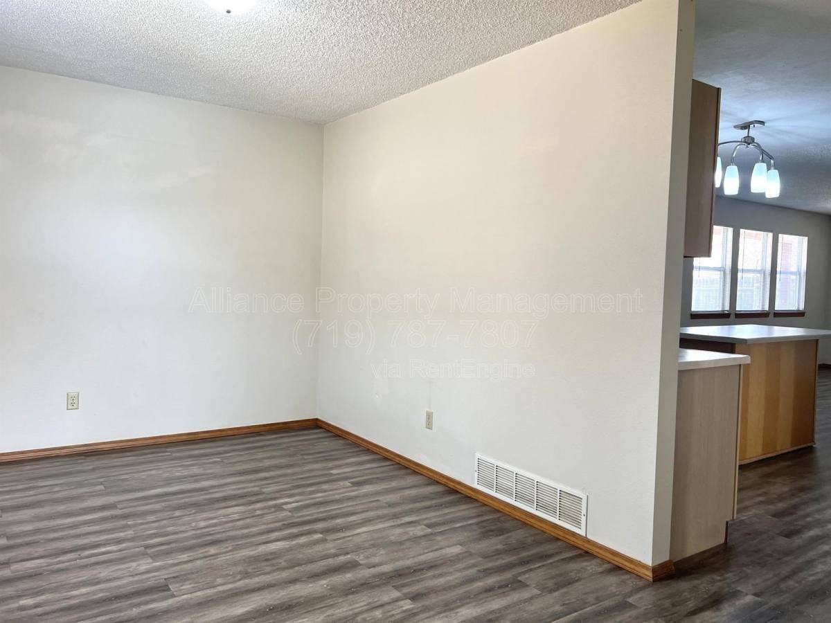 6436 Peak Vista Cir - Photo 7 of 10