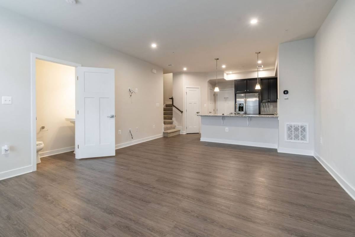 108 Lawndale Dr #1001G - Photo 2 of 10