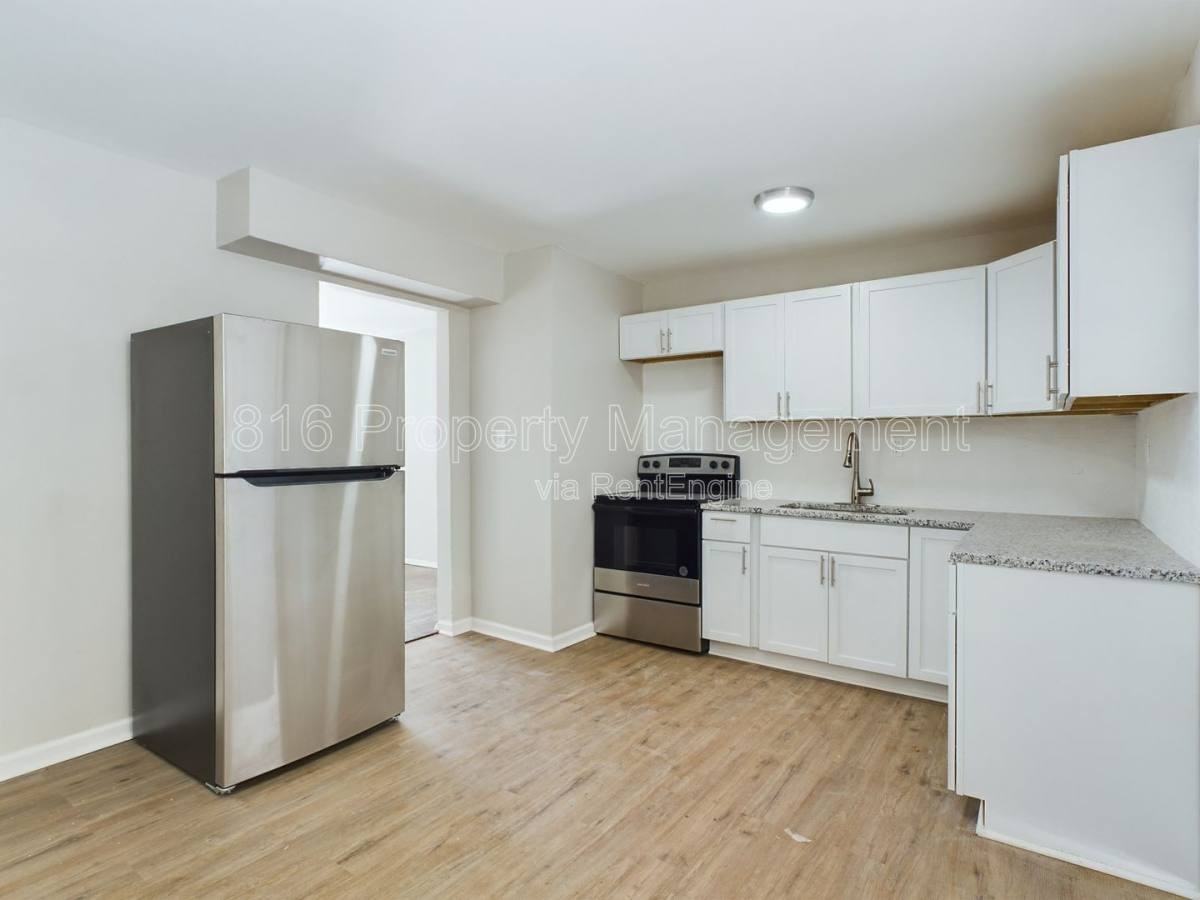 11404 Eastern Ave - Photo 3 of 10