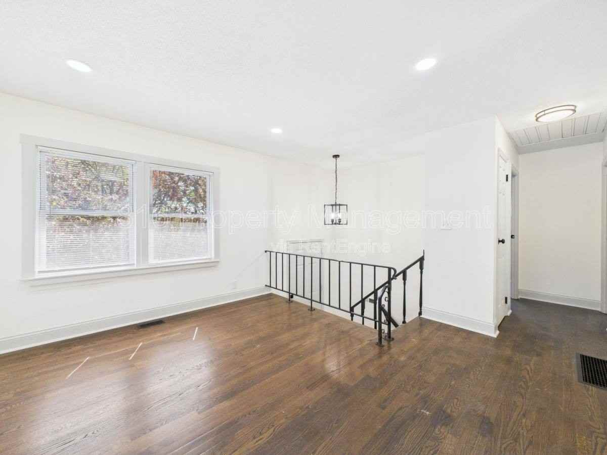 1406 N Ponca Dr - Photo 2 of 10