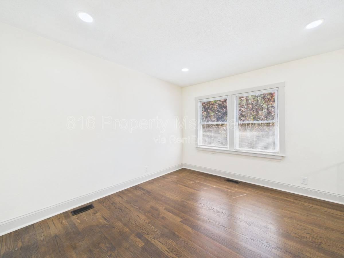 1406 N Ponca Dr - Photo 3 of 10