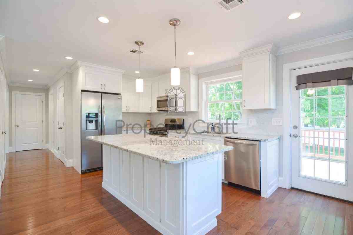 6 Meeting House Ln - Photo 3 of 10