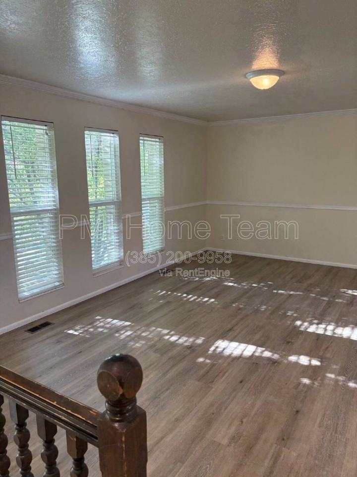 6068 S 2850 W - Photo 3 of 10