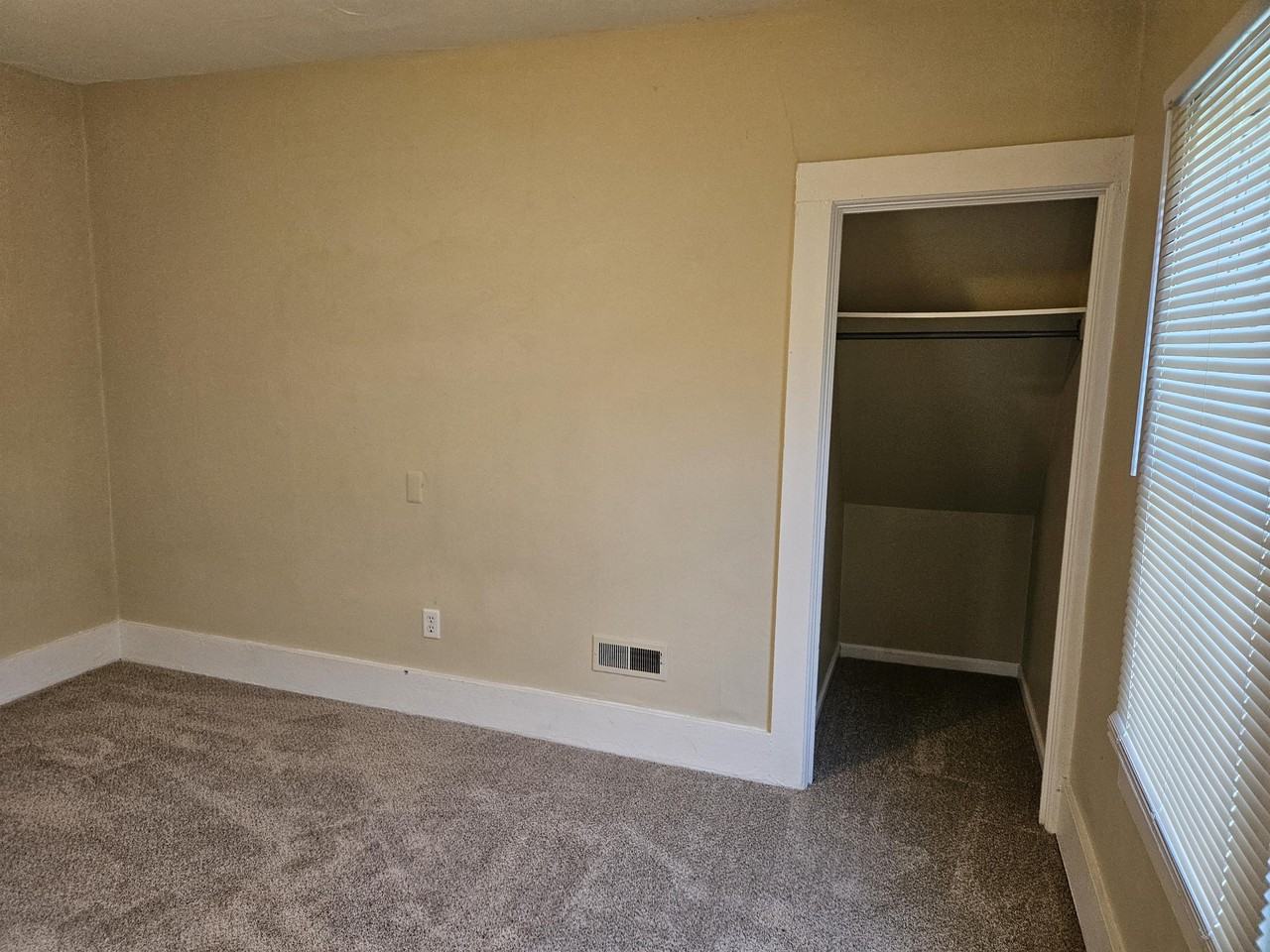 125 N Summit St #1 - Photo 7 of 11