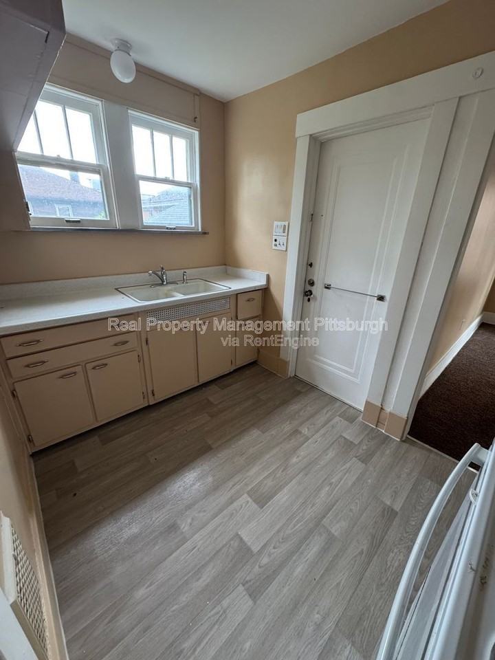 30 Sheridan Ave - Photo 7 of 16