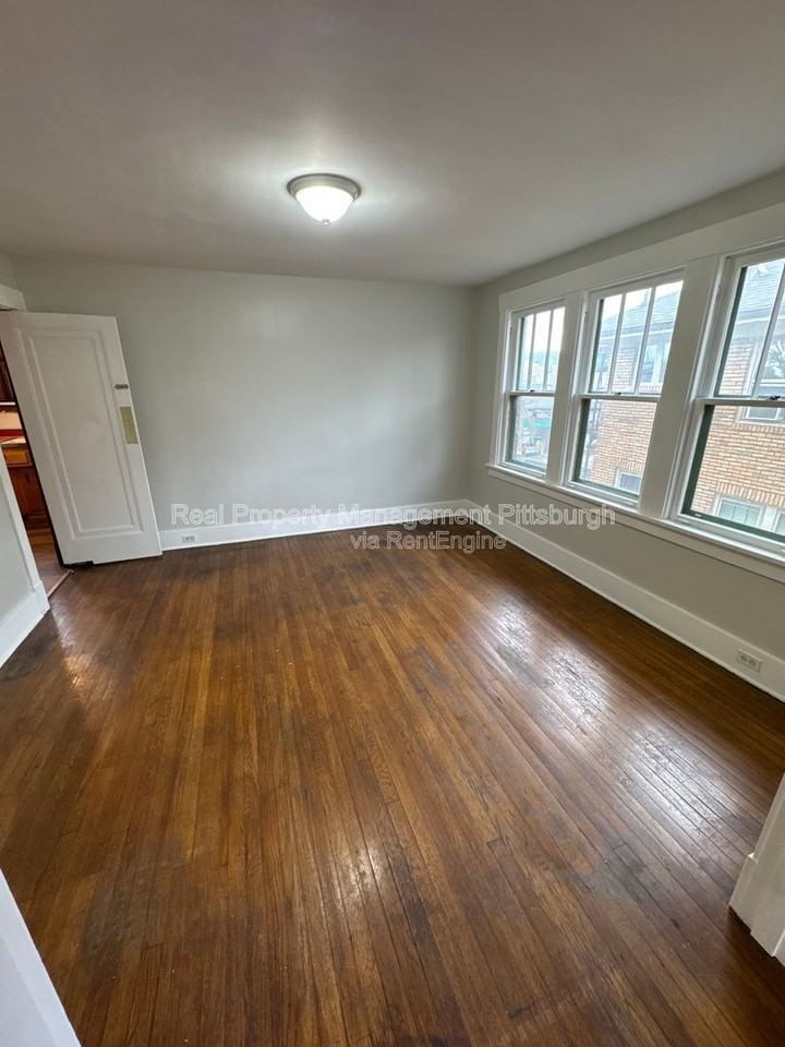 32 Sheridan Ave - Photo 4 of 16