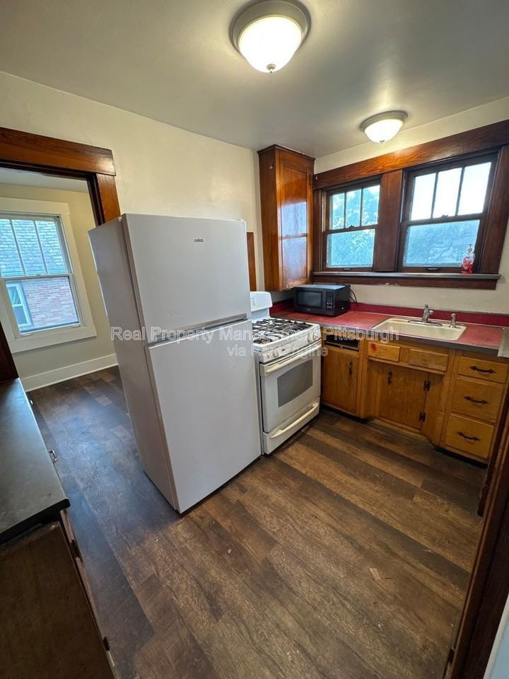 32 Sheridan Ave - Photo 6 of 16