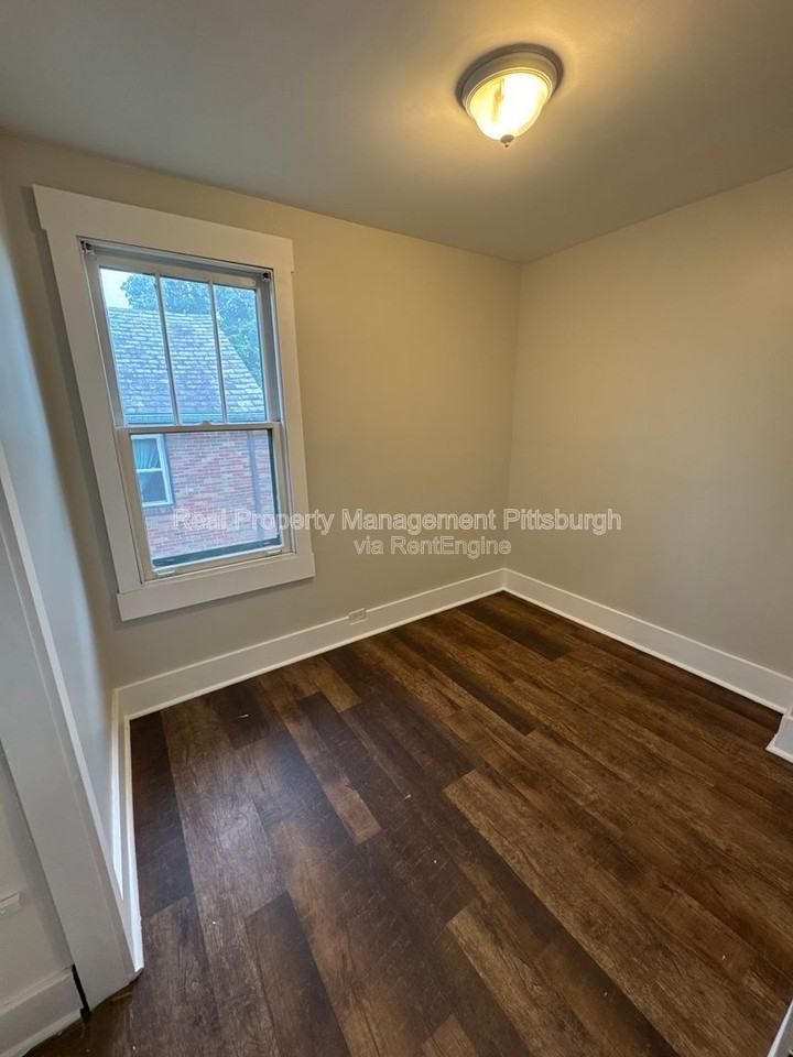 32 Sheridan Ave - Photo 7 of 16