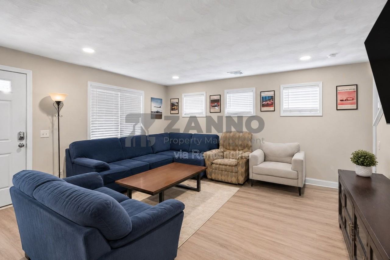 498 Park Ave - Photo 6 of 22