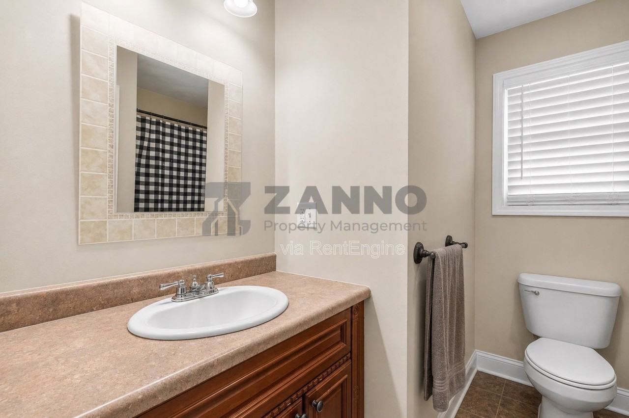 498 Park Ave - Photo 7 of 22