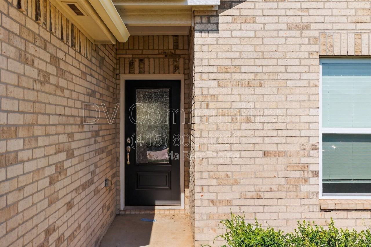1712 Amaranth Ln - Photo 3 of 33