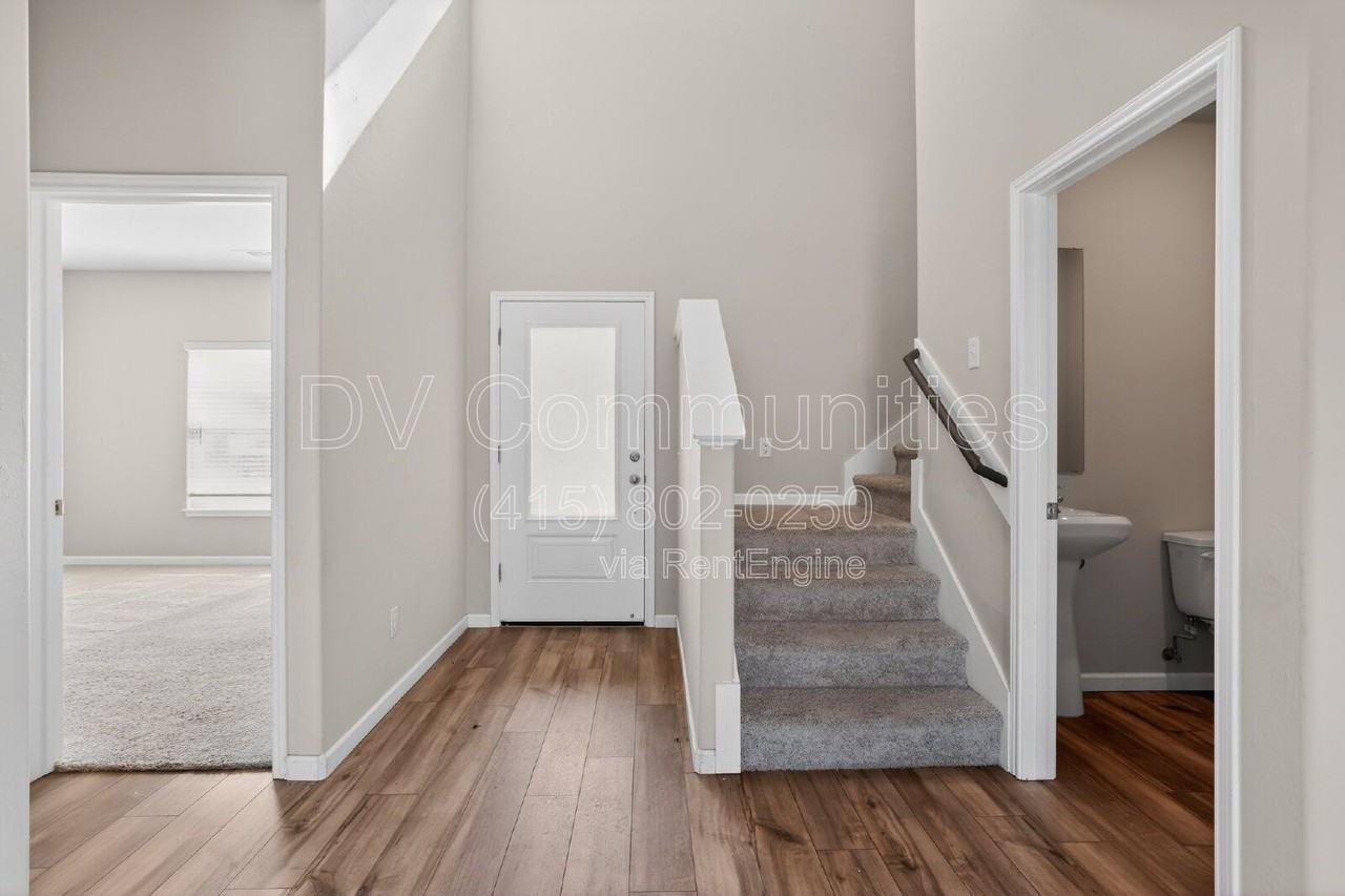 1712 Amaranth Ln - Photo 4 of 33