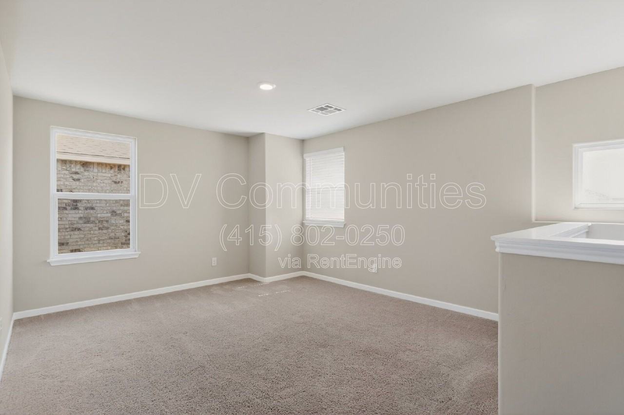 1712 Amaranth Ln - Photo 5 of 33