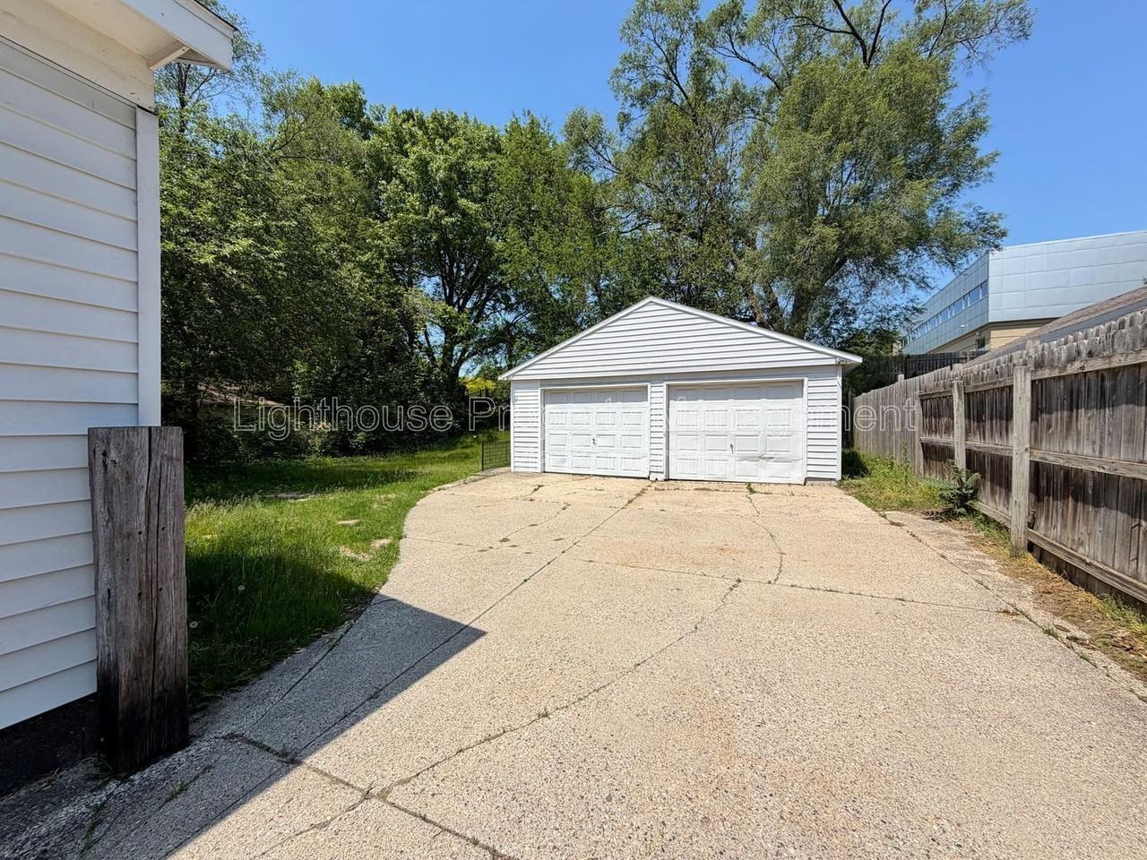 1471 Brookmark St Se - Photo 2 of 30
