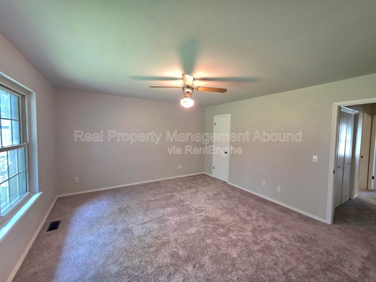 201 E 22nd St - Photo 5 of 31
