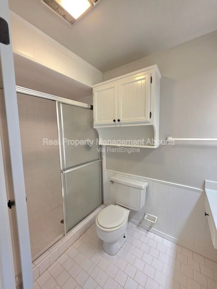 201 E 22nd St - Photo 7 of 31
