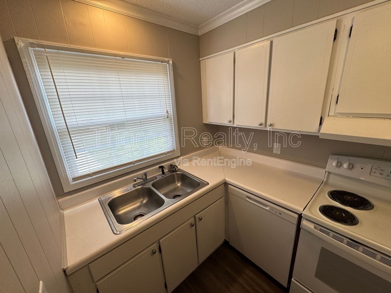 618 S Boddie St - Photo 2 of 17