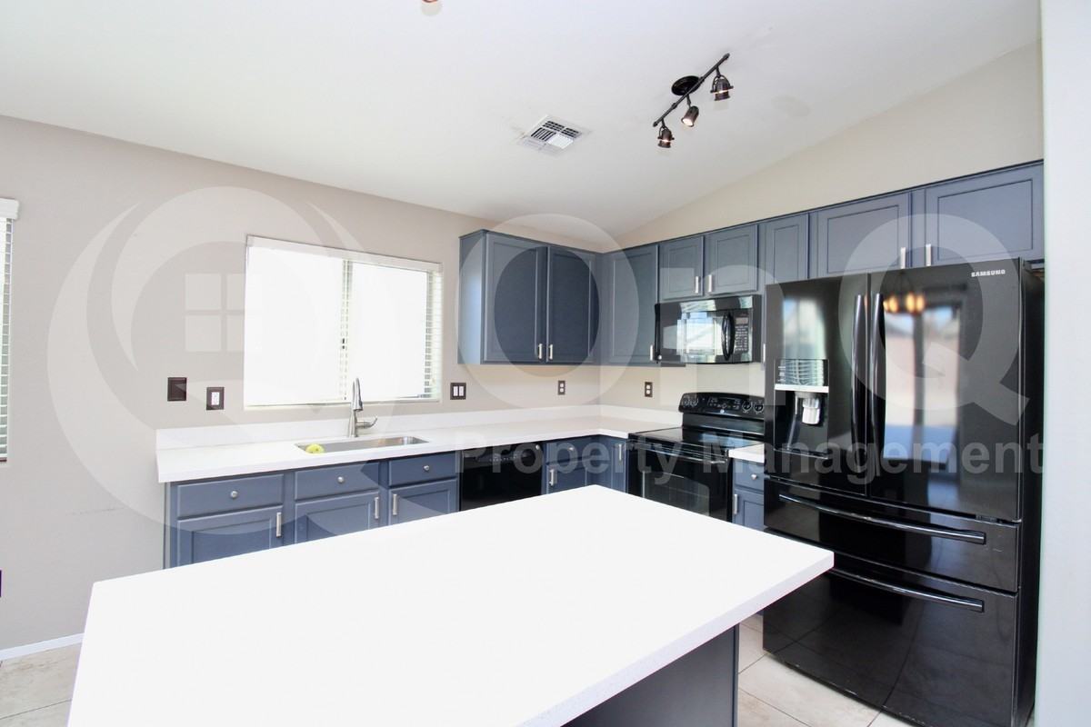 18622 W Vogel Ave - Photo 5 of 23