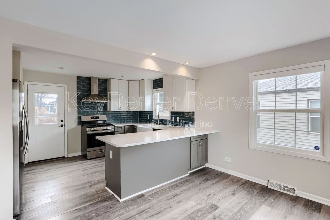 1845 W Stoll Pl - Photo 6 of 18
