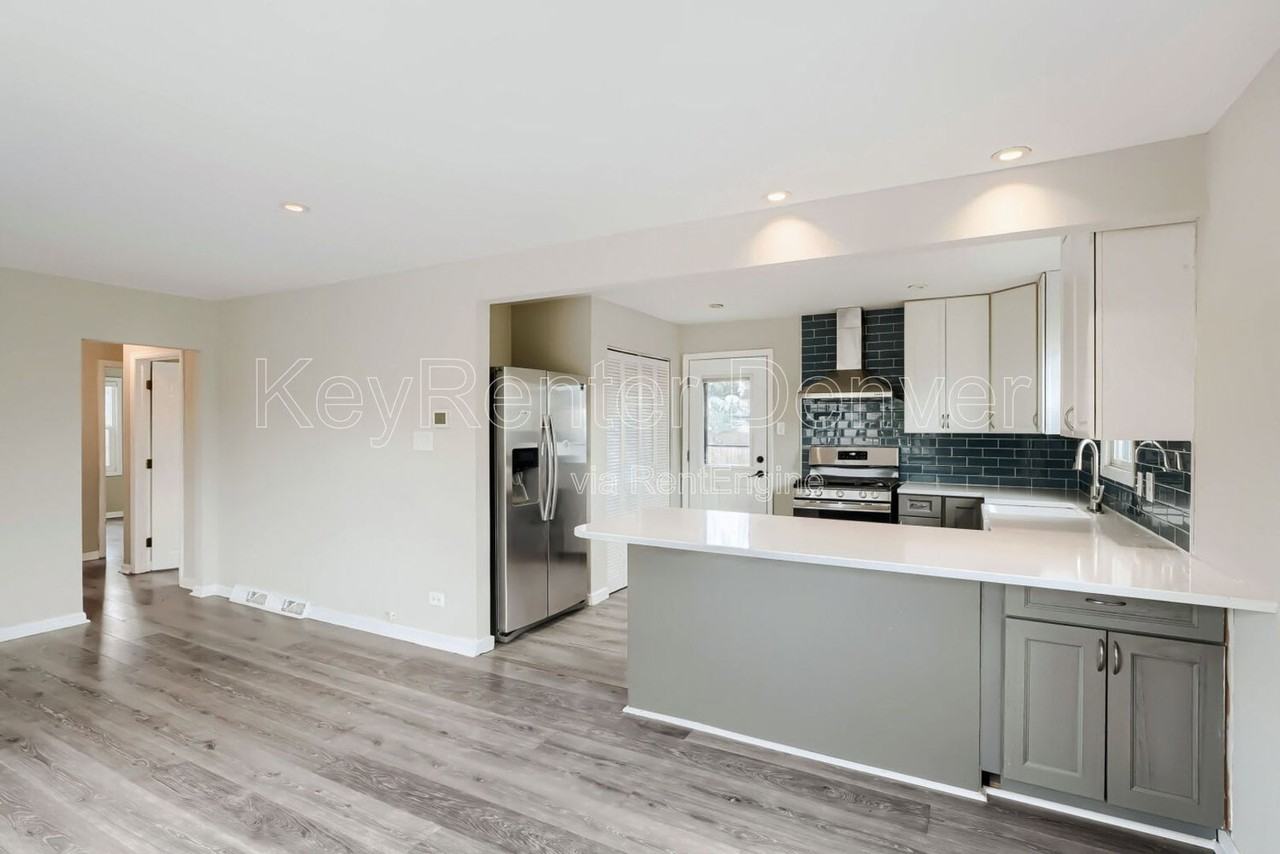 1845 W Stoll Pl - Photo 7 of 18