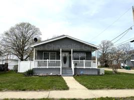 featured image of 402 S Illinois St