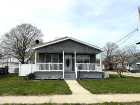 402 S Illinois St - Photo 1 of 1