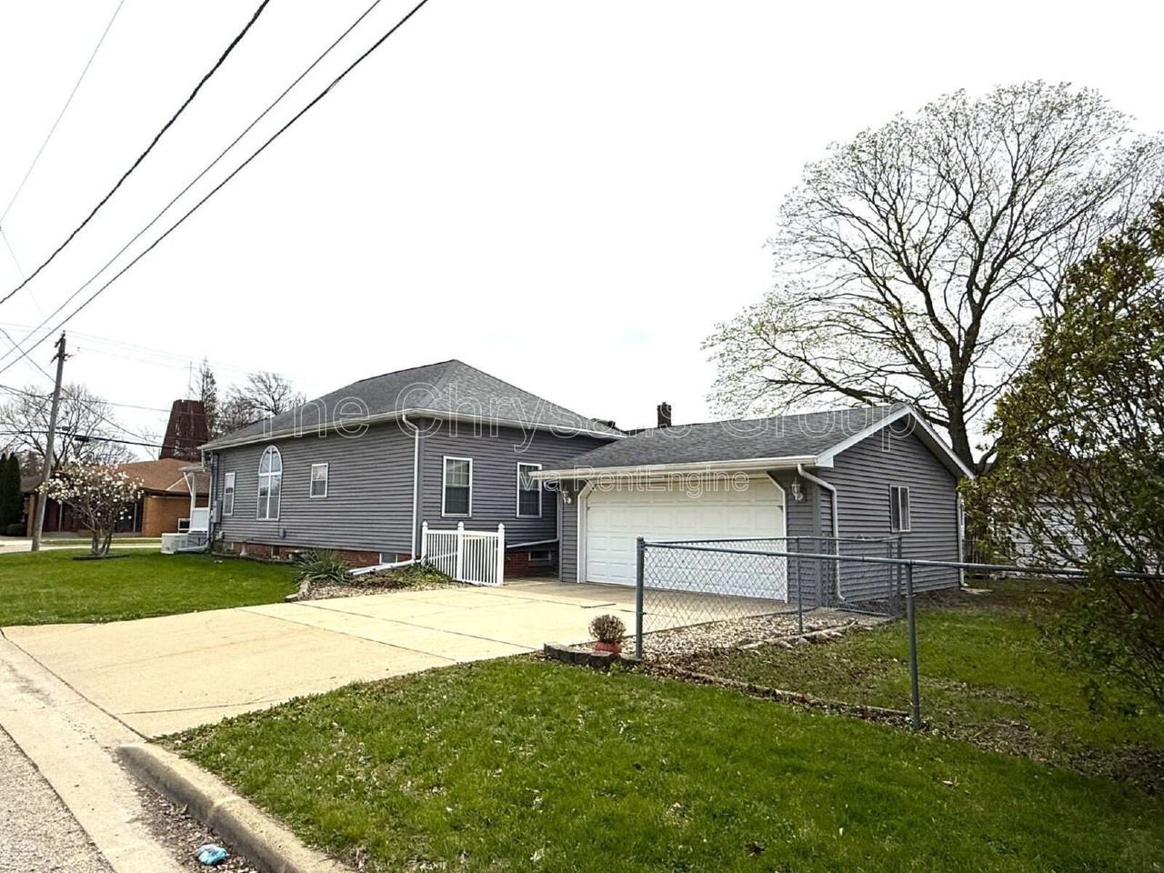 402 S Illinois St - Photo 4 of 18