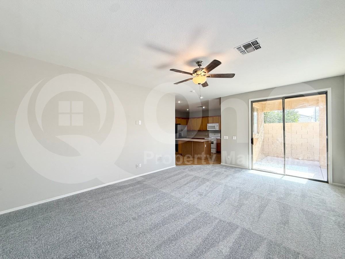5310 E Hilton Ave - Photo 7 of 31