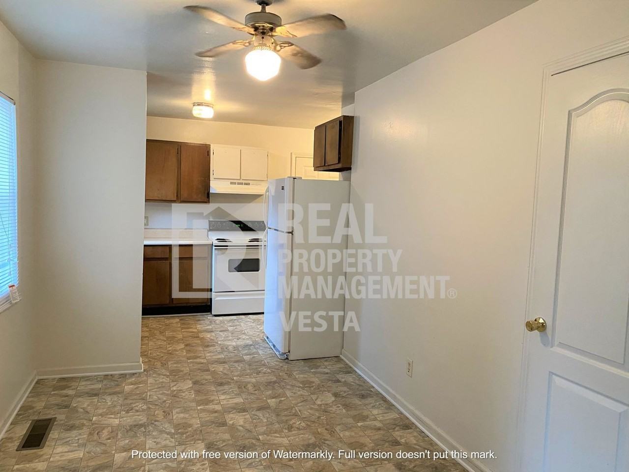 627 Maplewood Dr - Photo 3 of 13