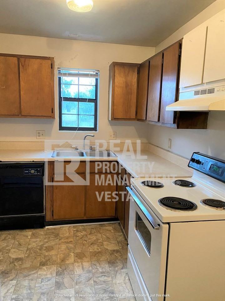 627 Maplewood Dr - Photo 4 of 13