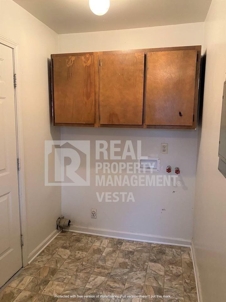 627 Maplewood Dr - Photo 5 of 13