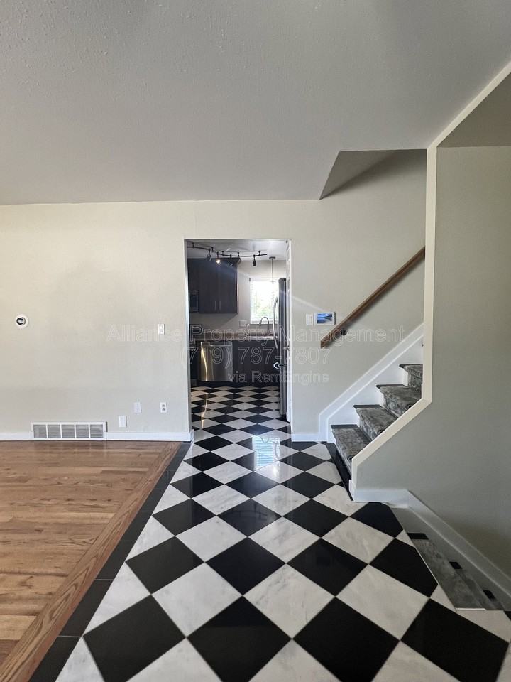 514 Catalina Dr - Photo 3 of 43