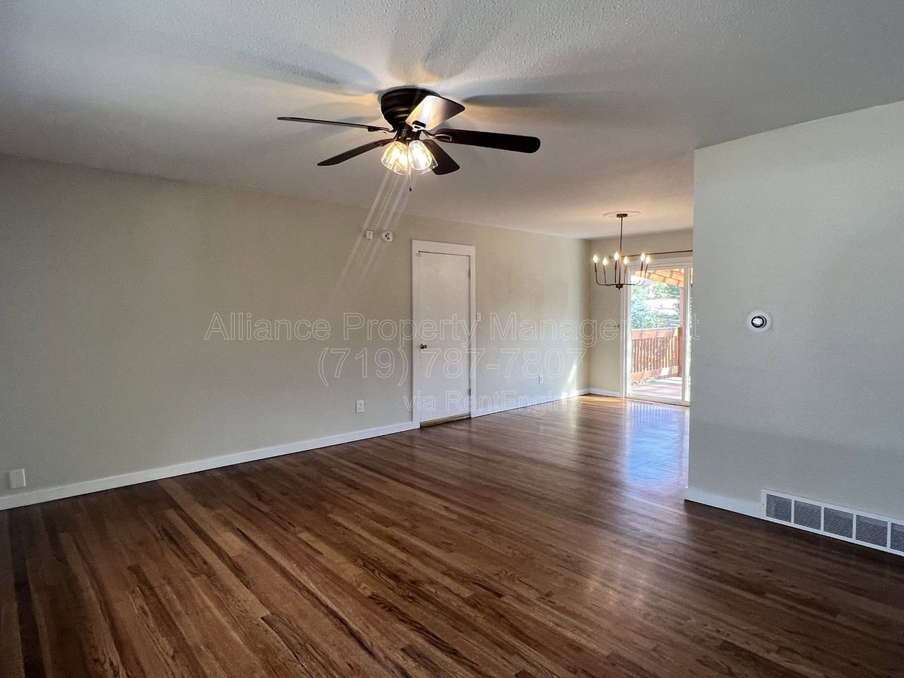 514 Catalina Dr - Photo 4 of 43