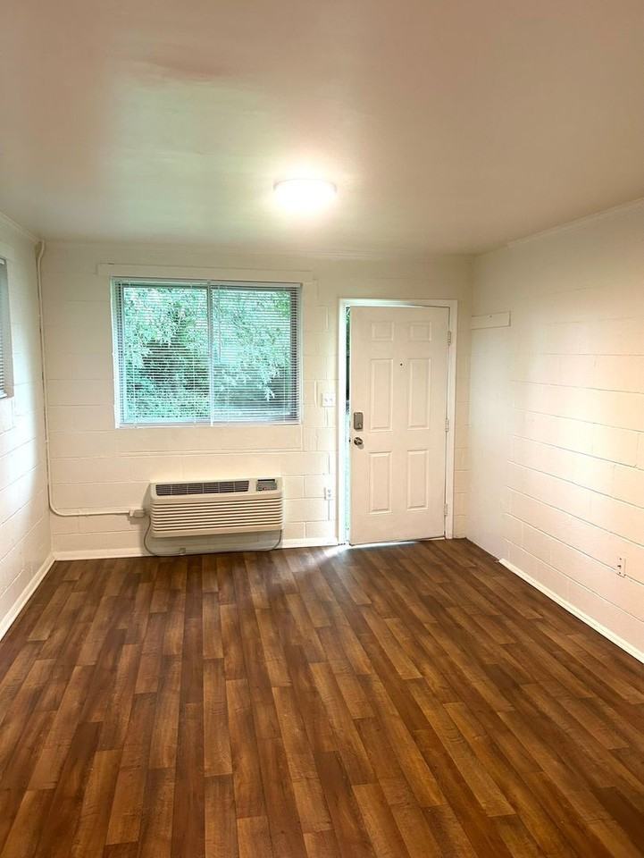 827 15th Half Street #817D - Photo 2 of 5