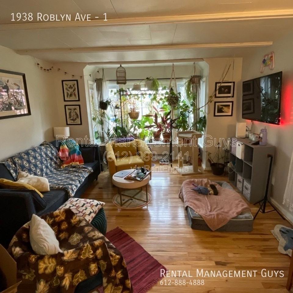 1938 Roblyn Ave #1 - Photo 3 of 17