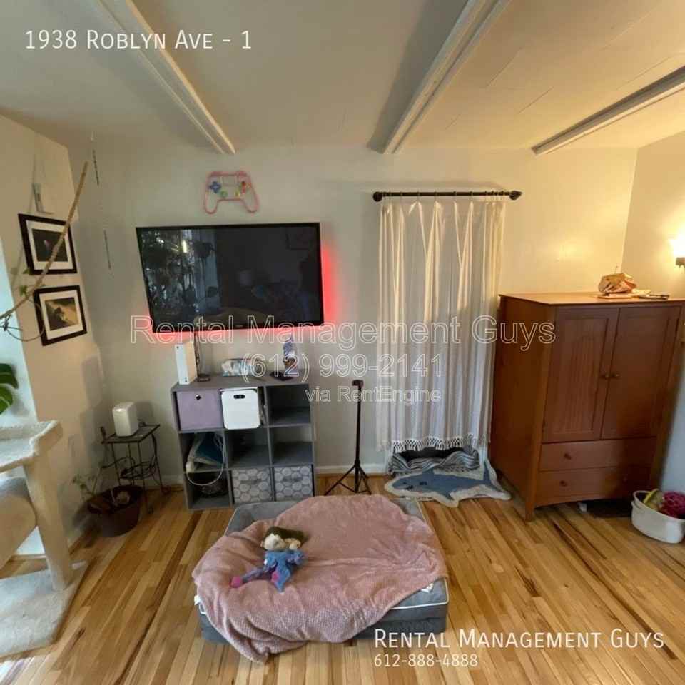 1938 Roblyn Ave #1 - Photo 4 of 17