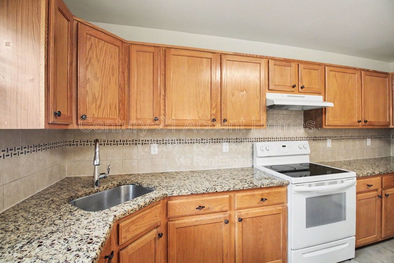13601 Filly Ct - Photo 5 of 34