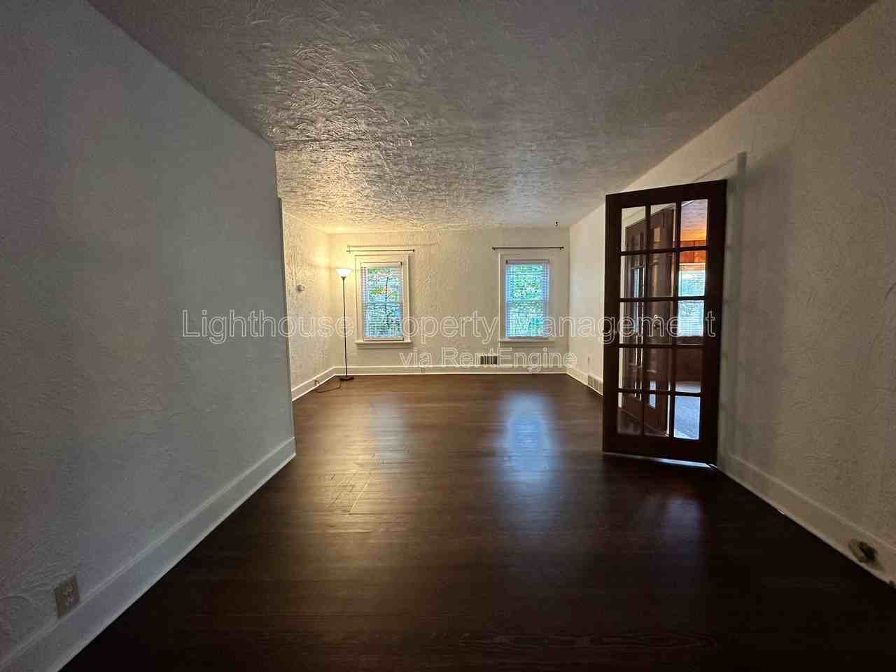 722 N Gordon St - Photo 4 of 17