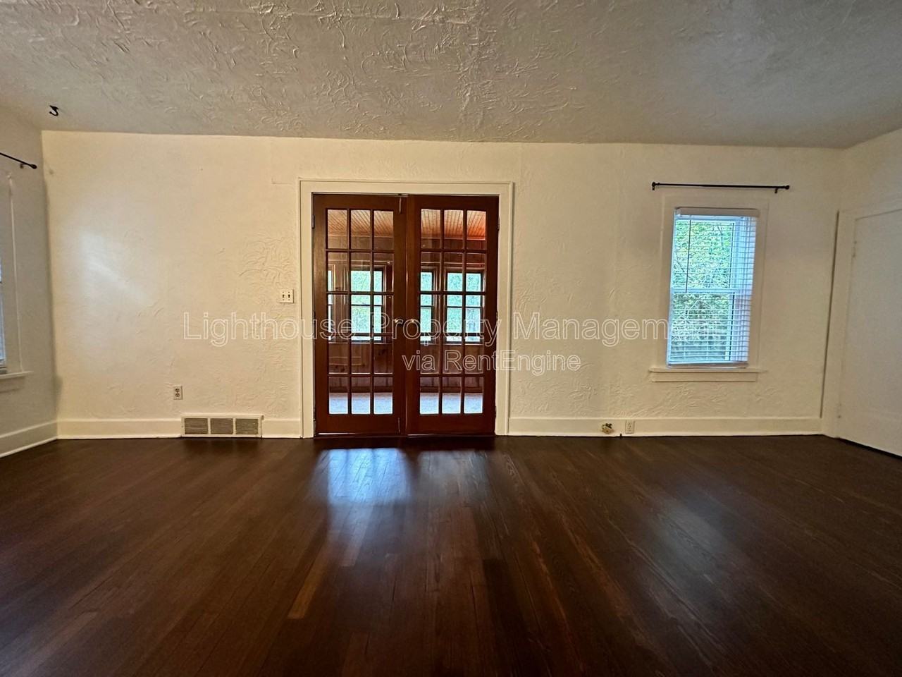 722 N Gordon St - Photo 5 of 17