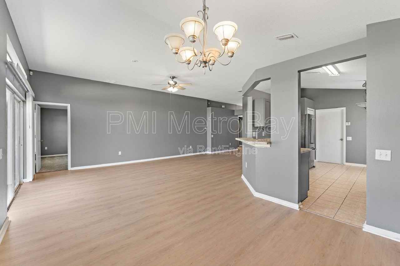 1010 Summer Breeze Dr - Photo 3 of 50