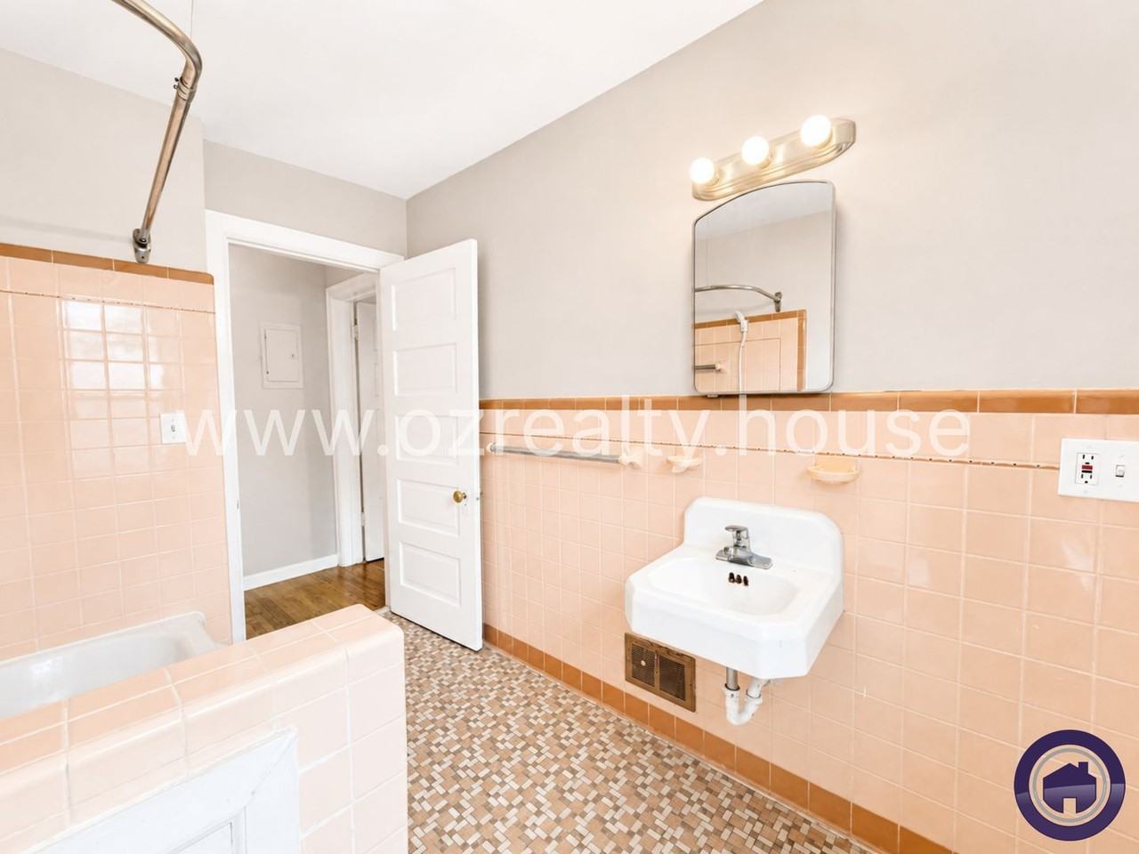 837 Colburn St #2 - Photo 3 of 12