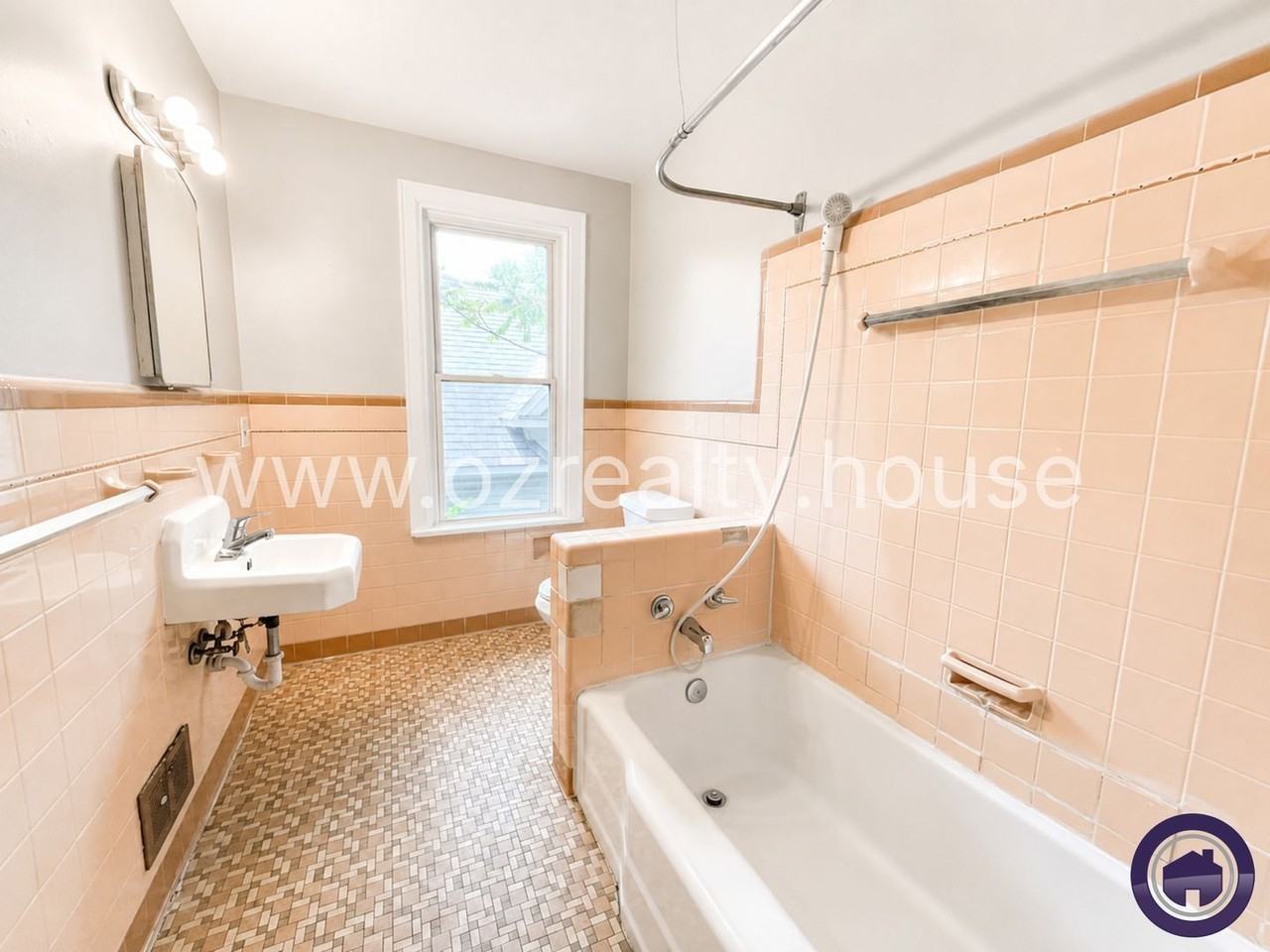 837 Colburn St #2 - Photo 4 of 12
