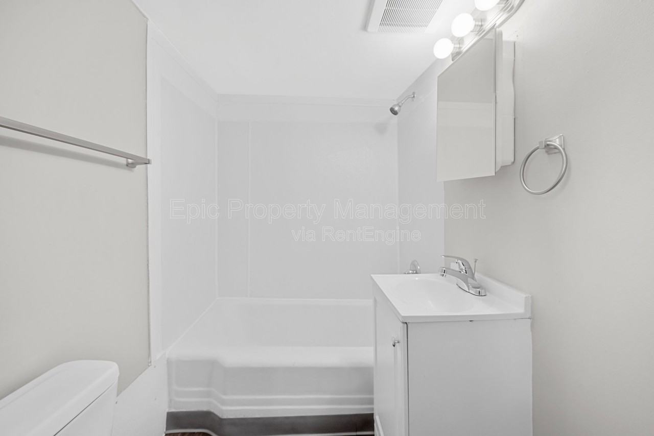 21930 Elroy Ave - Photo 5 of 10