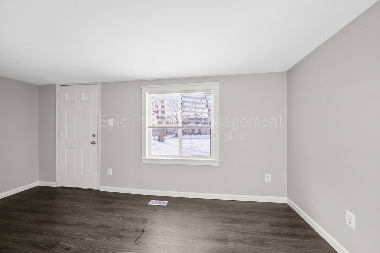 21930 Elroy Ave - Photo 6 of 10