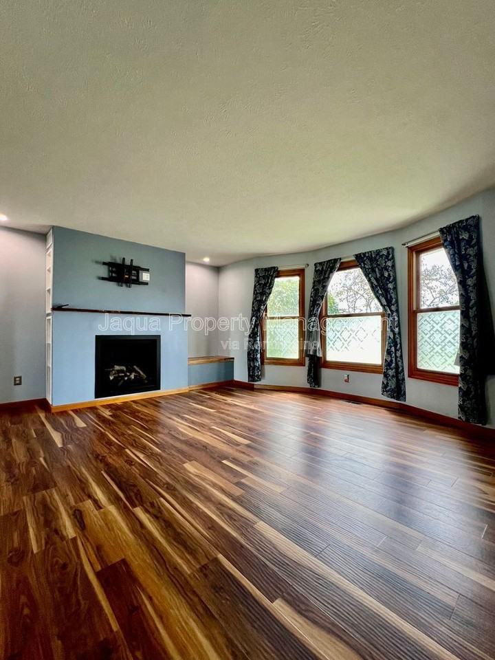 53641 Rolling Meadow Blvd - Photo 3 of 30